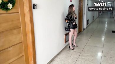 A brasileira trocou uma noite de sexo por um relógio falso em uma inesquecível a