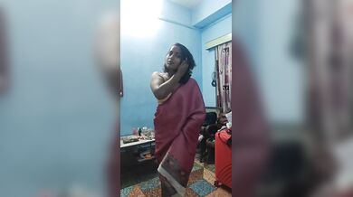 Gouthami reddy manthena showing her nude bra and navel show in bedroom video