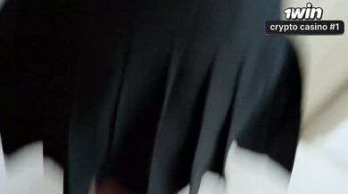 Uma vizinha seduz enquanto conserto a máquina de lavar e o marido está fora – XX