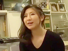 01008,A beautiful woman who feels