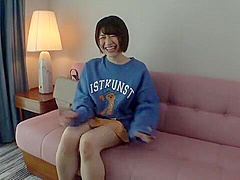 爽やかトークから一転して美脚ボーイッシュ美女の敏感な体がキュートに反応