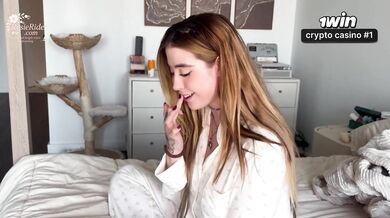Hot Russian girl pillow chatting while providing the greatest blowjob, missionar
