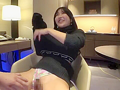 色気漂うビッチお姉さんがクンニされて嬉しそうに感じて喘ぐ