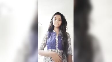 Desi cute teen girl shower time showing her nude