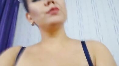 Mature Chick having fun fingering for you