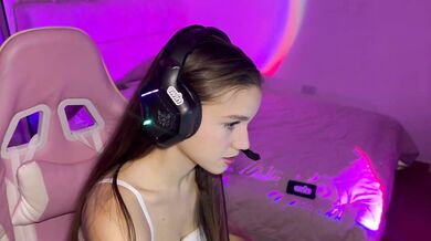 Fuck my crazy young gamer steppartner’s daughter – the hottest porn ever!