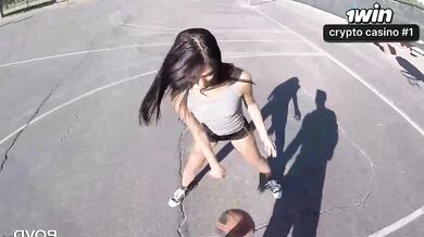 Gina Valentina tem uma aventura sensual no parque antes de receber um creampie e