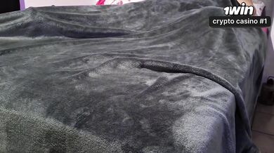 Uma massagem sensuous levou a um momento íntimo e inesperado entre os dois.