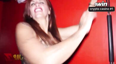 Melissa Devassa, uma ruiva sensual, em cenas quentes de sexo oral e assfuck hard