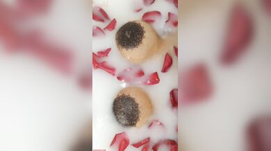 Tamil Desi playing with boobs in tub