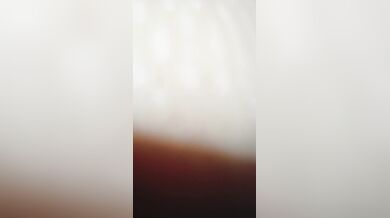 Zorrita caliente  desnuda mostrando su coño grande y afeitado