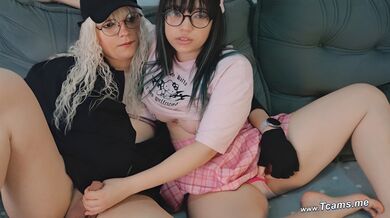 Babe’s Sneaky Online Date Handjob with Trans GF